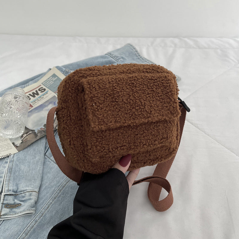 Cute solid color autumn and winter furry one-shoulder armpit small square bag new trendy fashion foreign style plush women's bag