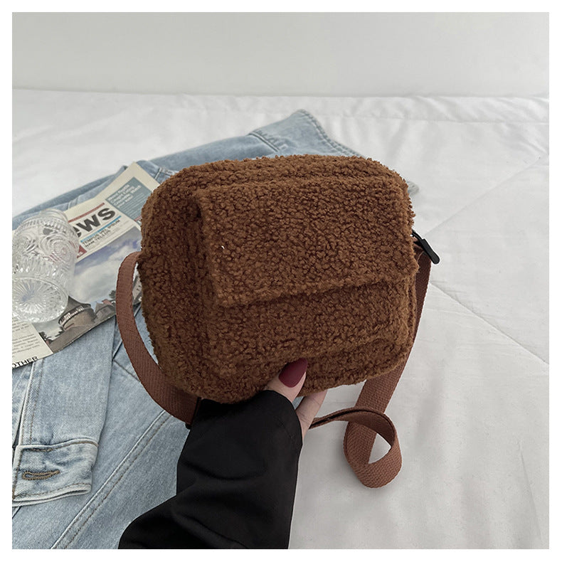 Cute solid color autumn and winter furry one-shoulder armpit small square bag new trendy fashion foreign style plush women's bag