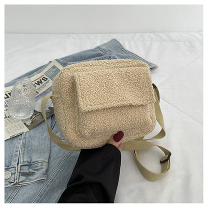 Cute solid color autumn and winter furry one-shoulder armpit small square bag new trendy fashion foreign style plush women's bag