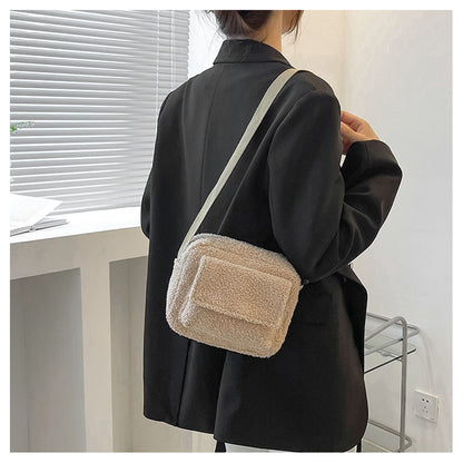 Cute solid color autumn and winter furry one-shoulder armpit small square bag new trendy fashion foreign style plush women's bag